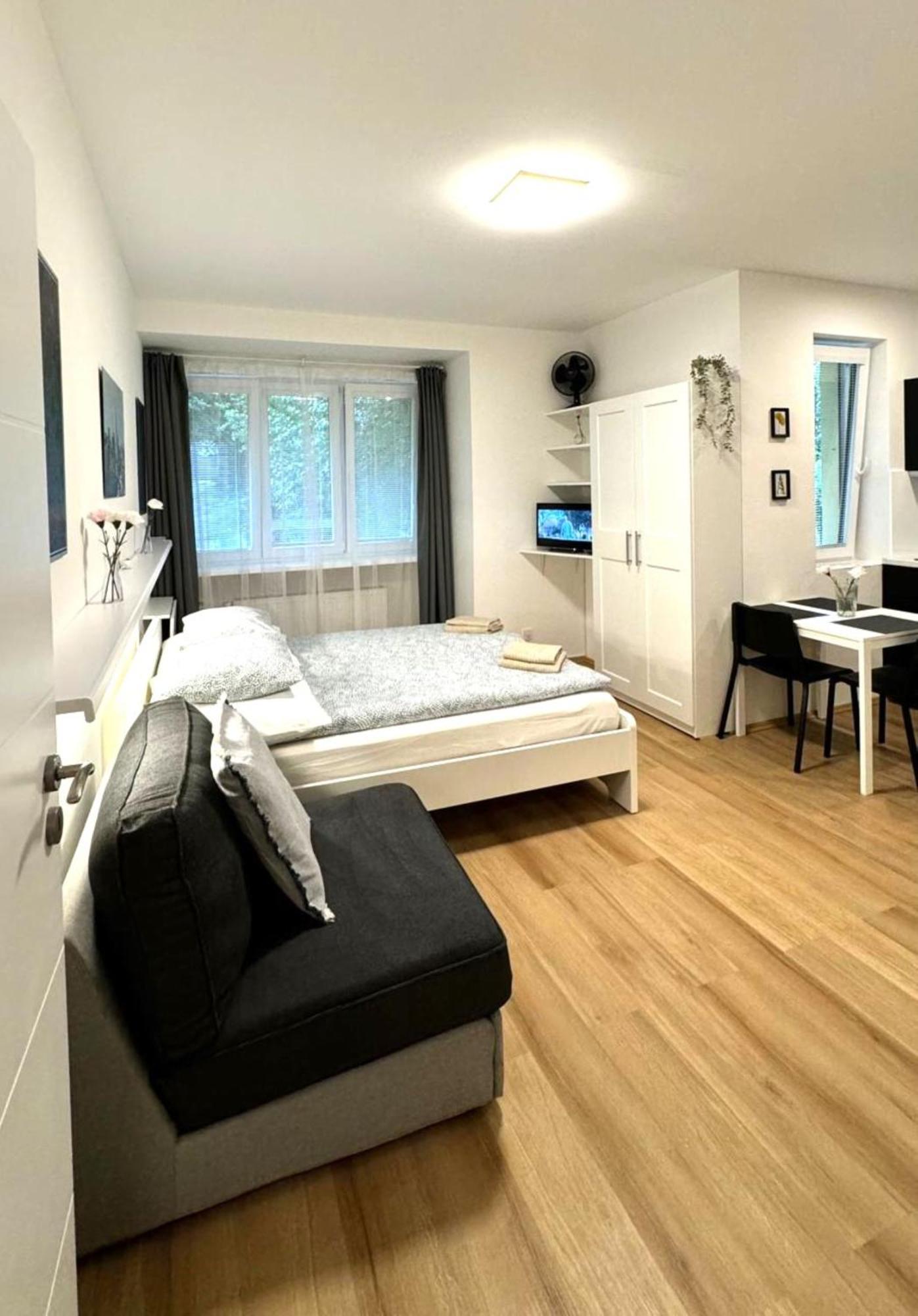 Hillside Studios Praha Bagian luar foto